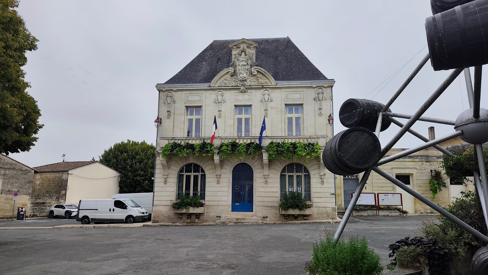 Lussac — Pueblo y viñedos