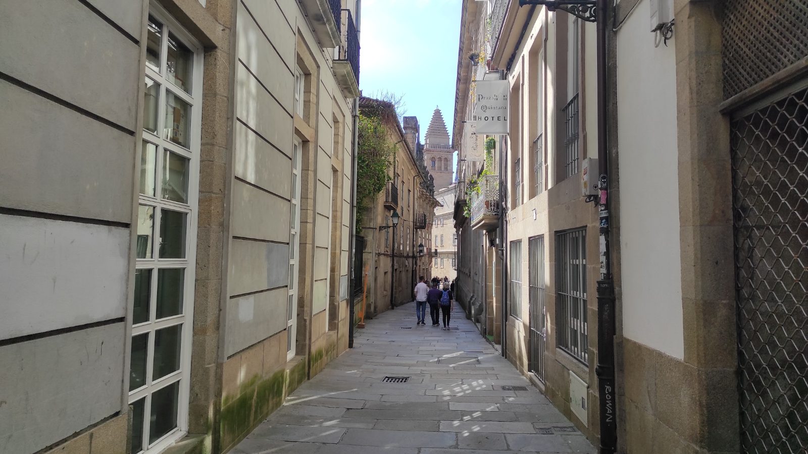 Santiago de Compostela — Piedra, plazas y caminos